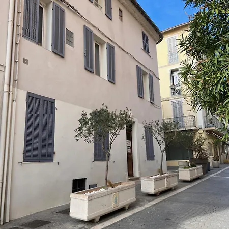 La Maison Du Pape Classe 3 Etoiles Apartment *